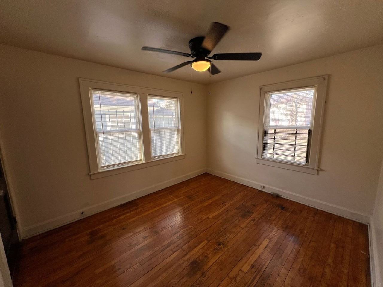 3214 E 60th St - Photo 7 of 11