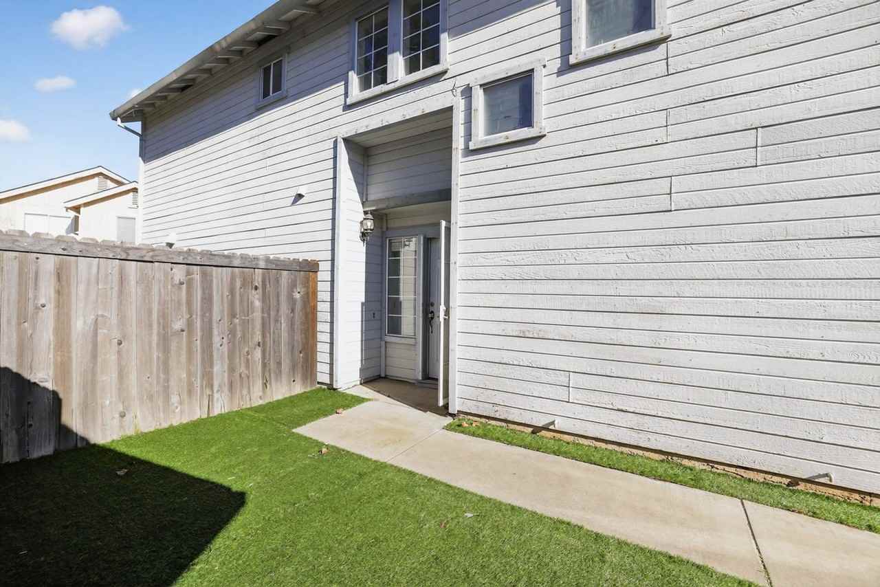 1736 Richard Ct - Photo 4 of 13