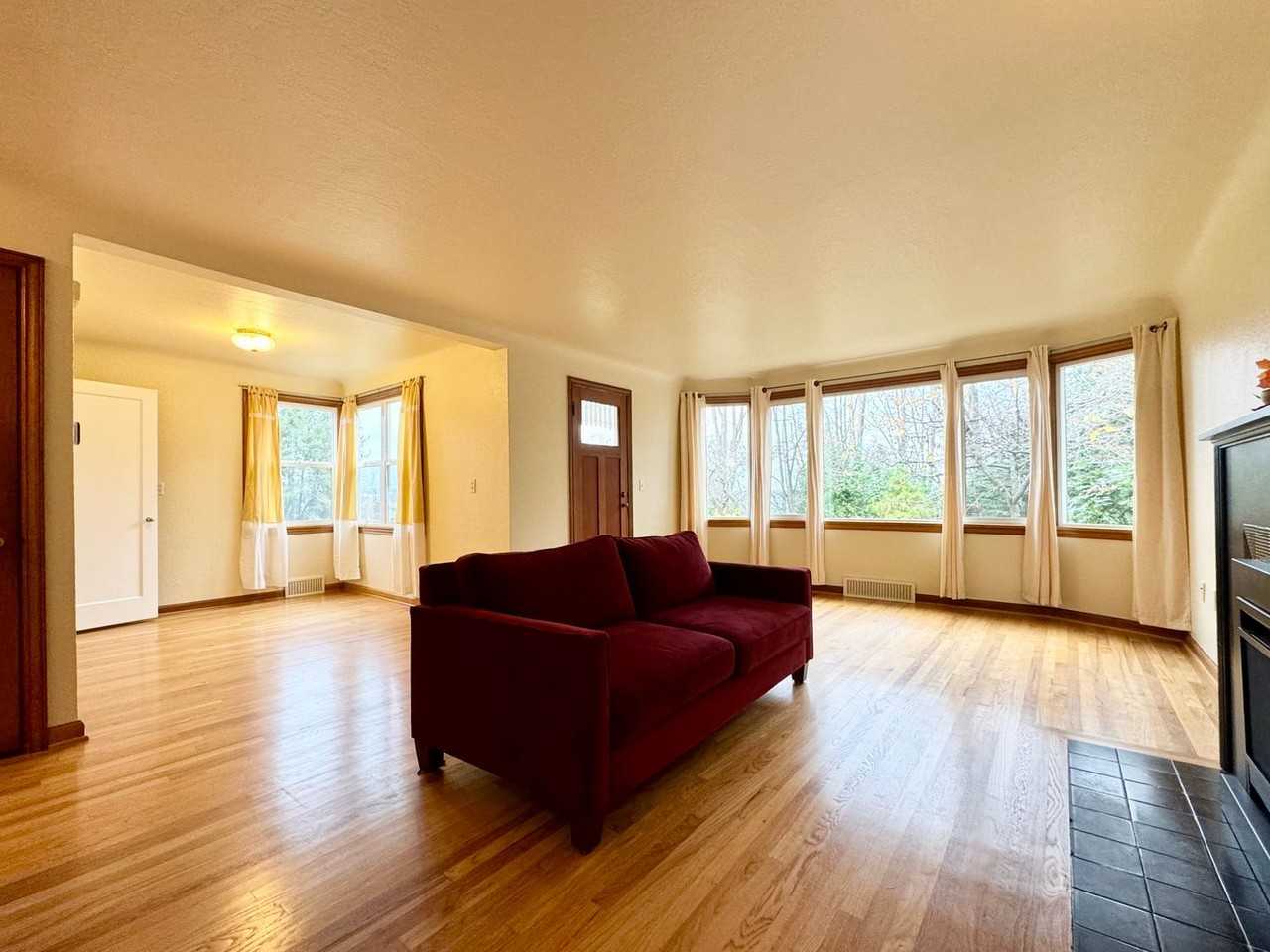 2610 2nd Ave N - Photo 5 of 26