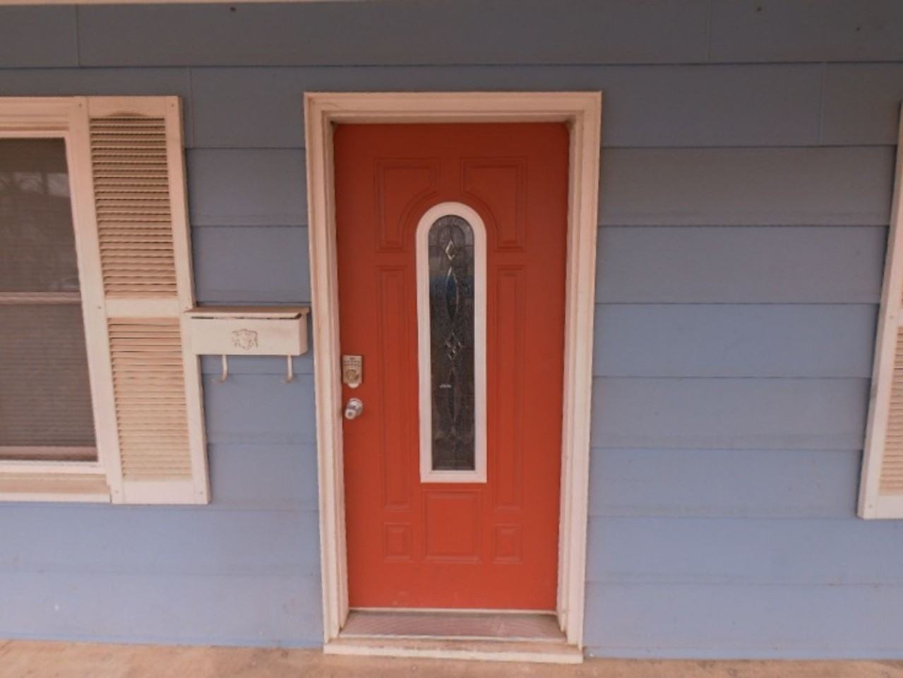 310 E Market St - Photo 2 of 15