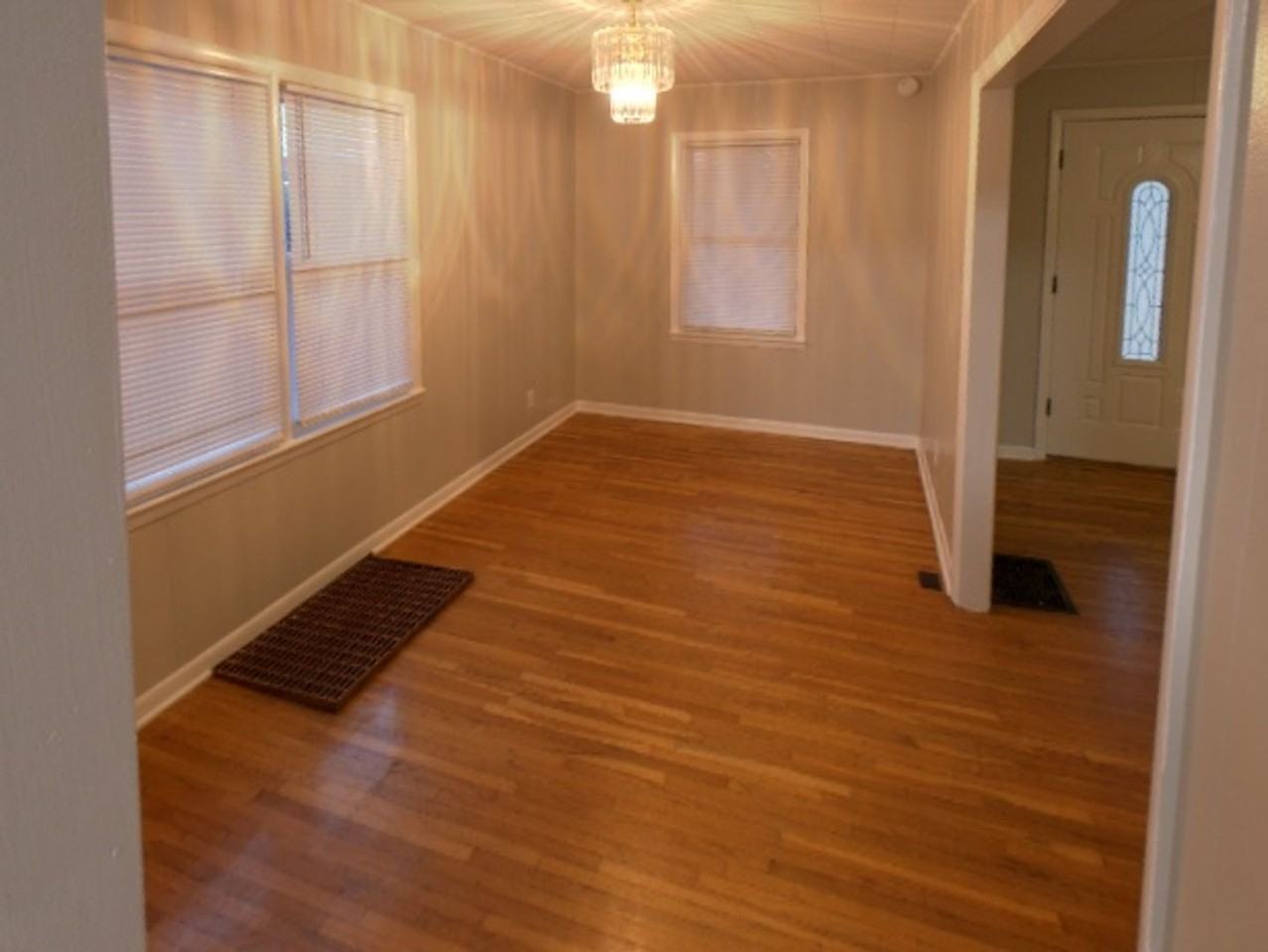 310 E Market St - Photo 4 of 15