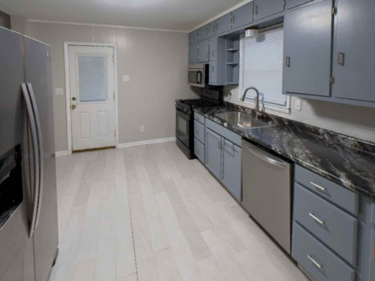 310 E Market St - Photo 5 of 15