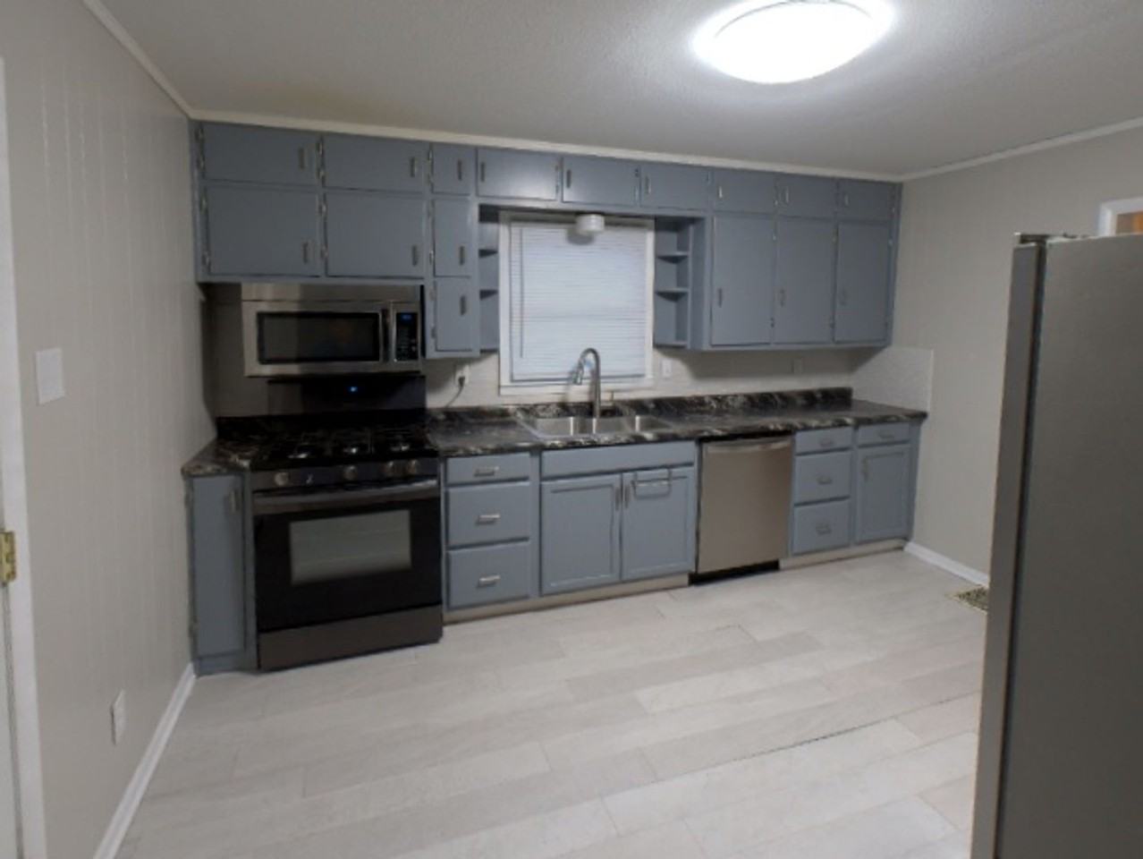 310 E Market St - Photo 6 of 15