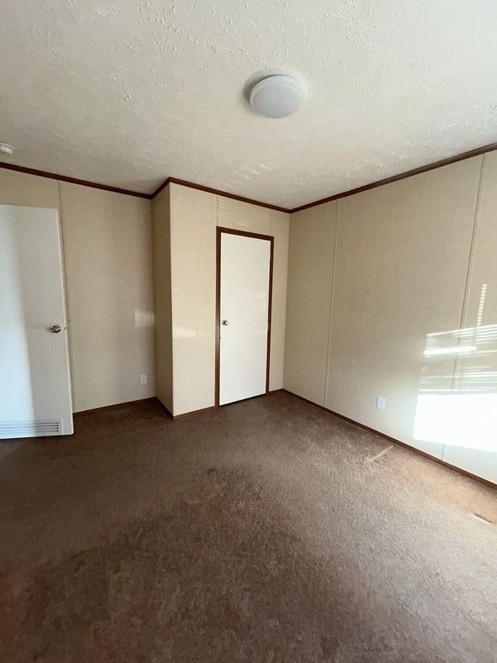 307 E Adams St - Photo 5 of 16