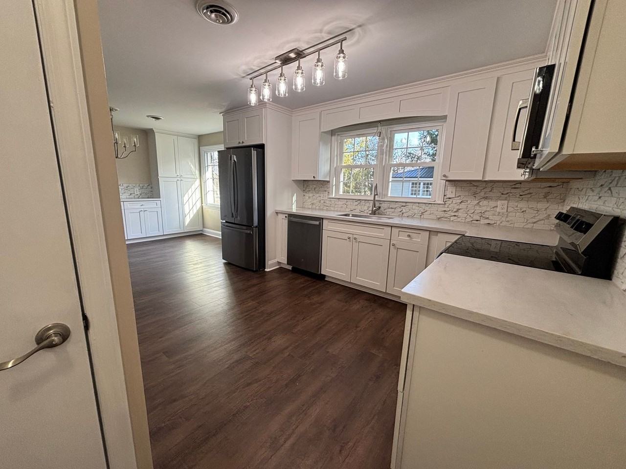 104 8th St - Photo 2 of 20