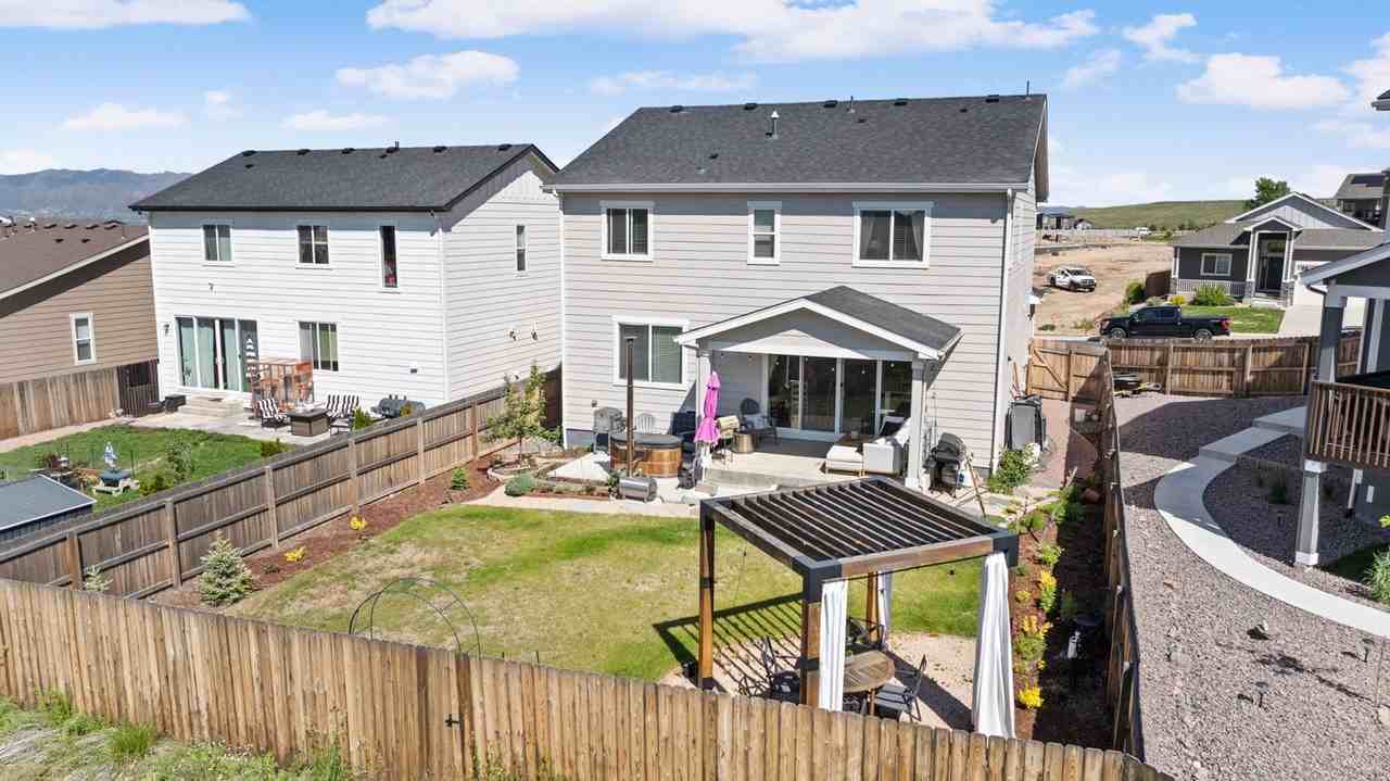 6131 Vickie Ln - Photo 2 of 37