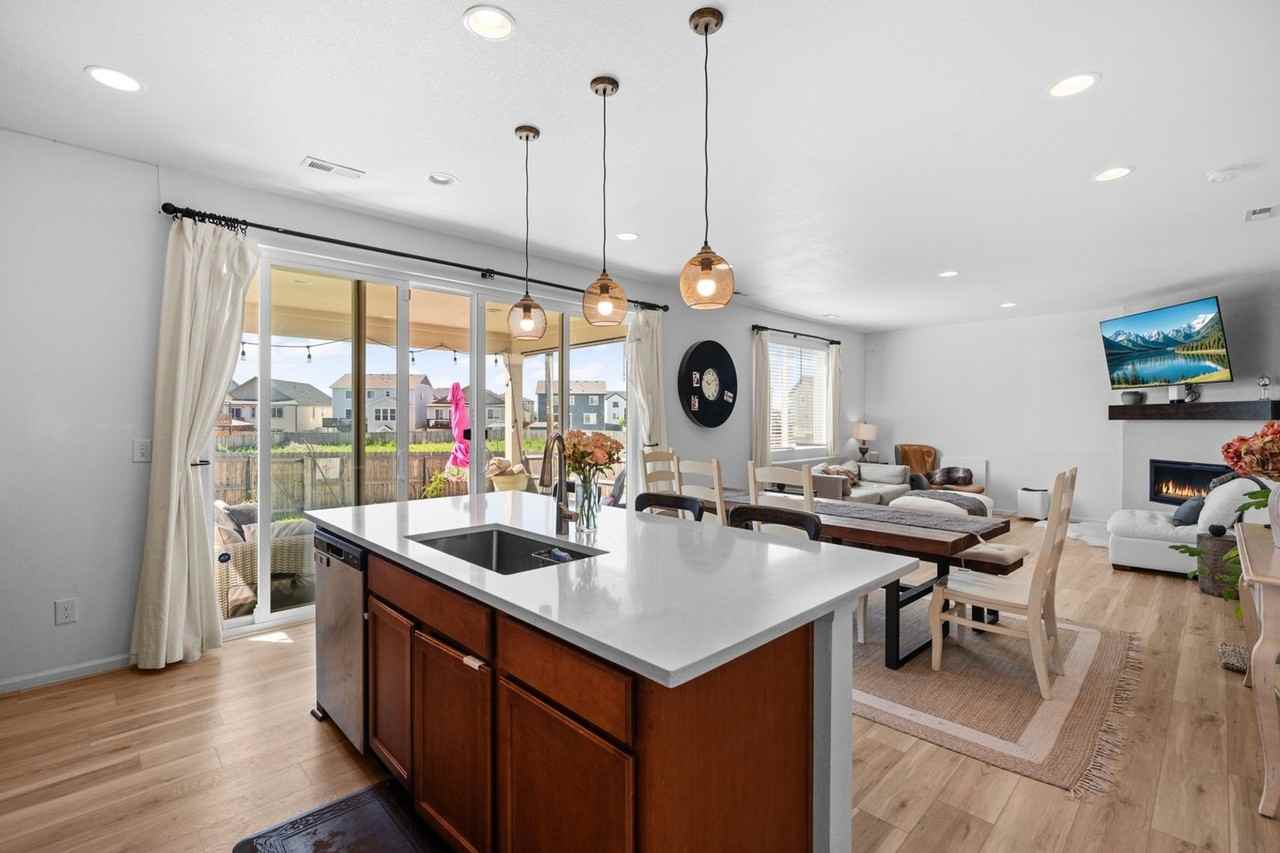 6131 Vickie Ln - Photo 5 of 37