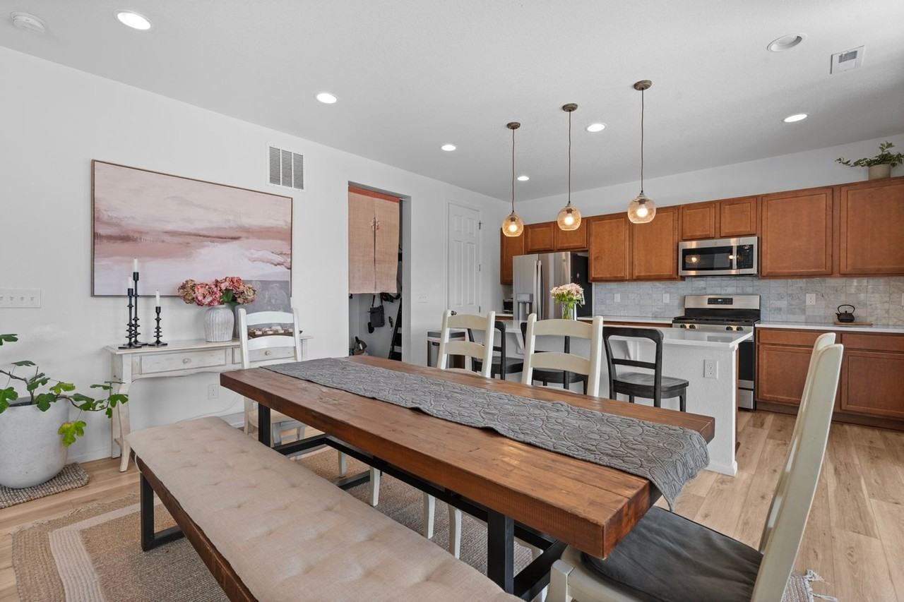 6131 Vickie Ln - Photo 6 of 37