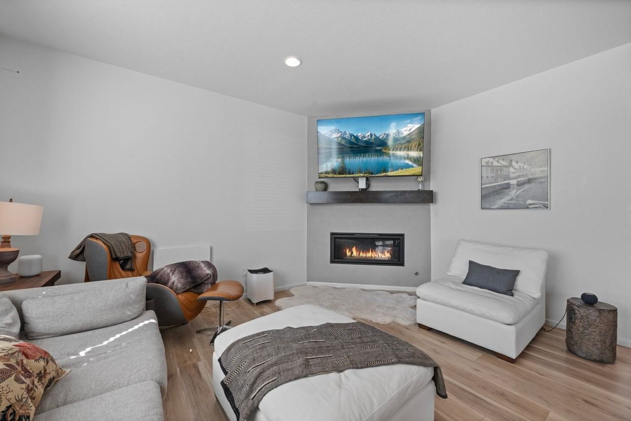 6131 Vickie Ln - Photo 7 of 37