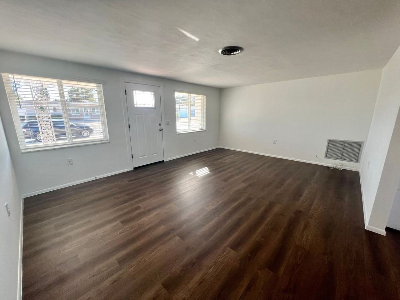 5137 Cicero Dr - Photo 4 of 17