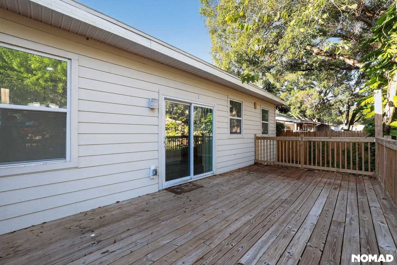 3227 70th Ave N - Photo 5 of 39