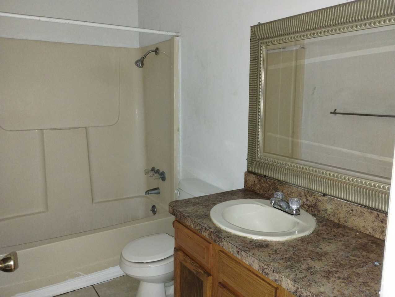 20083 Suncrest Dr - Photo 7 of 12