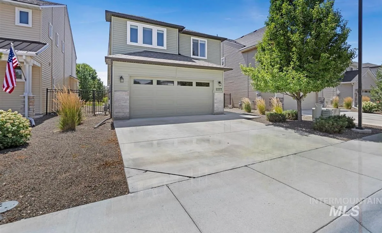 2277 E Kamay Dr - Photo 2 of 28