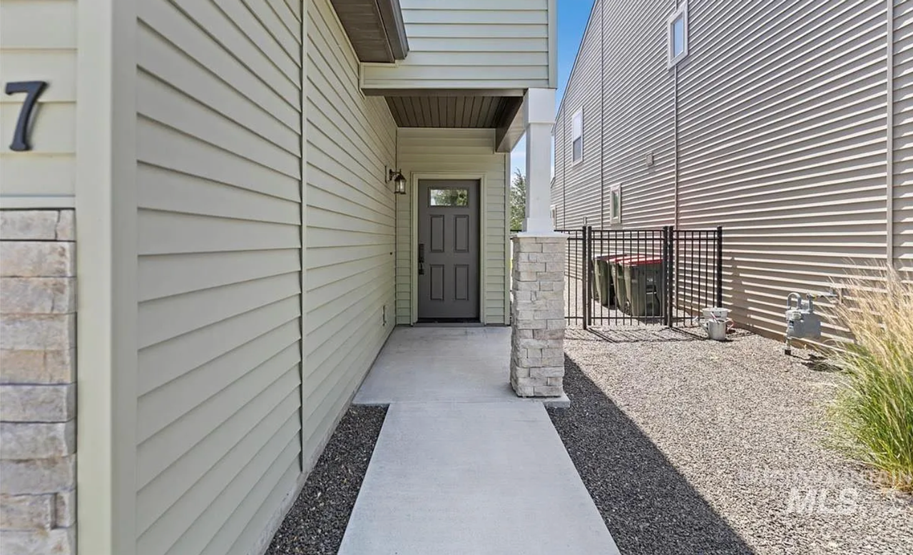 2277 E Kamay Dr - Photo 3 of 28