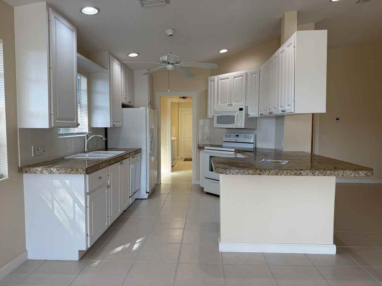 7715 Pesaro Dr - Photo 4 of 31