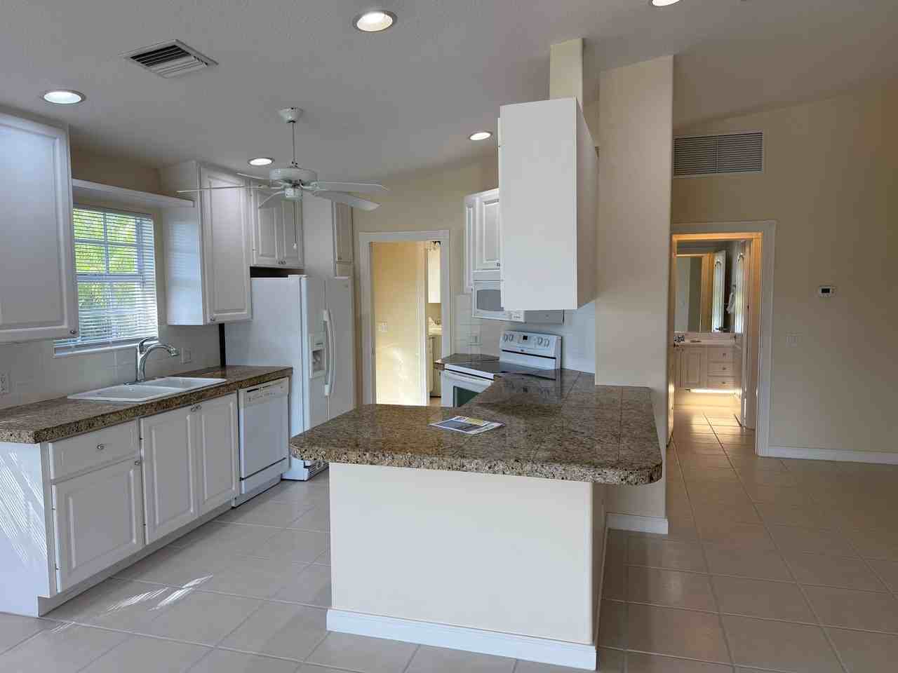 7715 Pesaro Dr - Photo 7 of 31