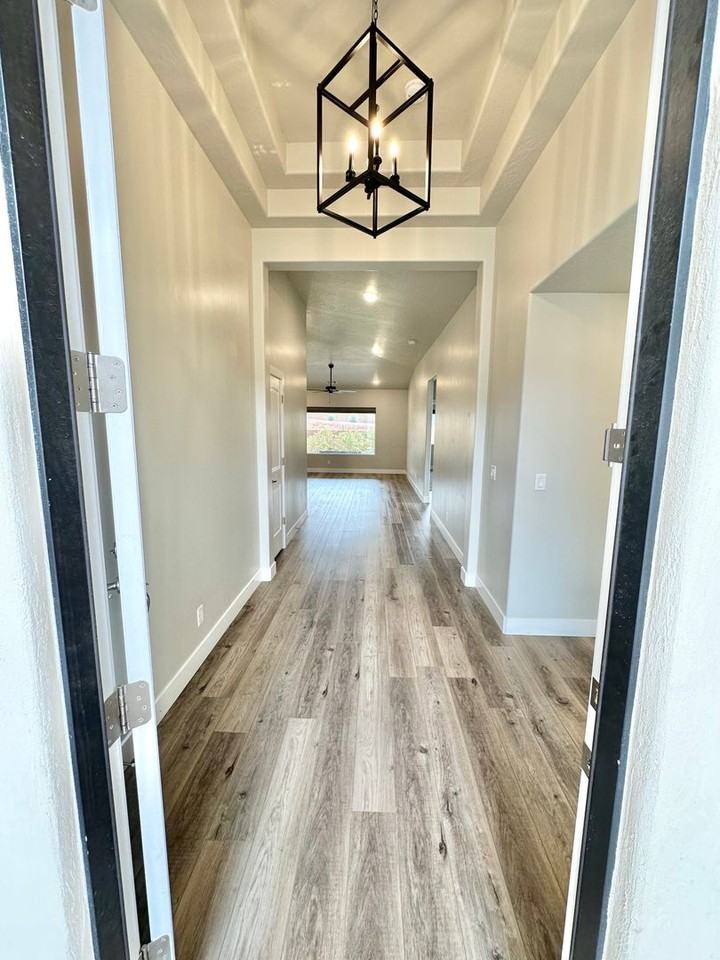 541 S Balancing Rock Dr - Photo 3 of 36