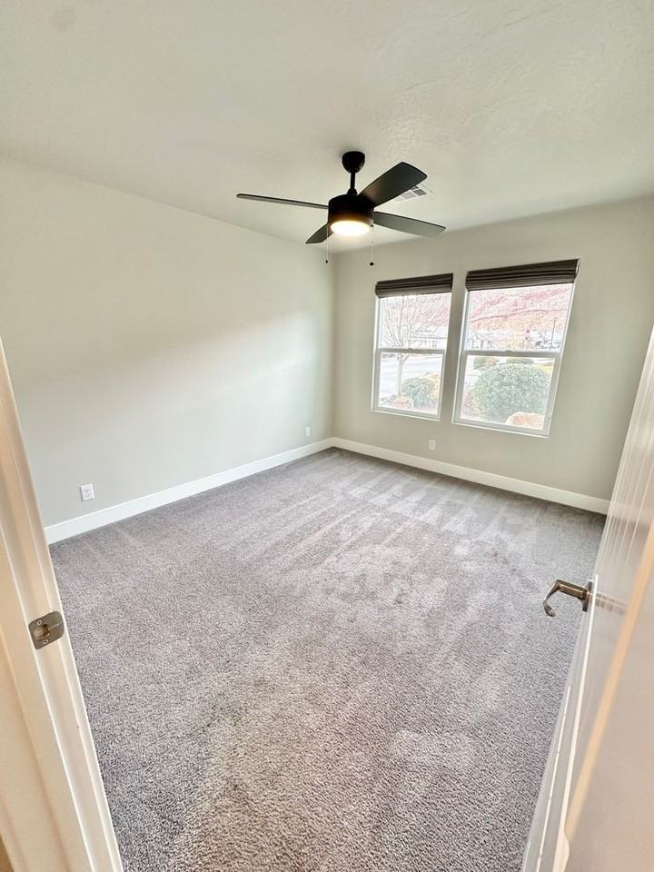 541 S Balancing Rock Dr - Photo 4 of 36