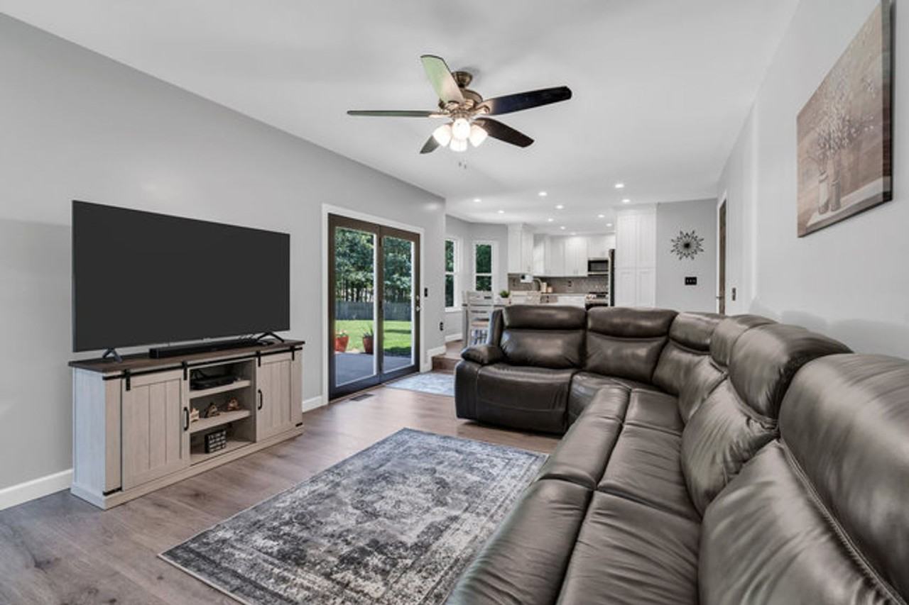 18 Harvard West Dr - Photo 4 of 50