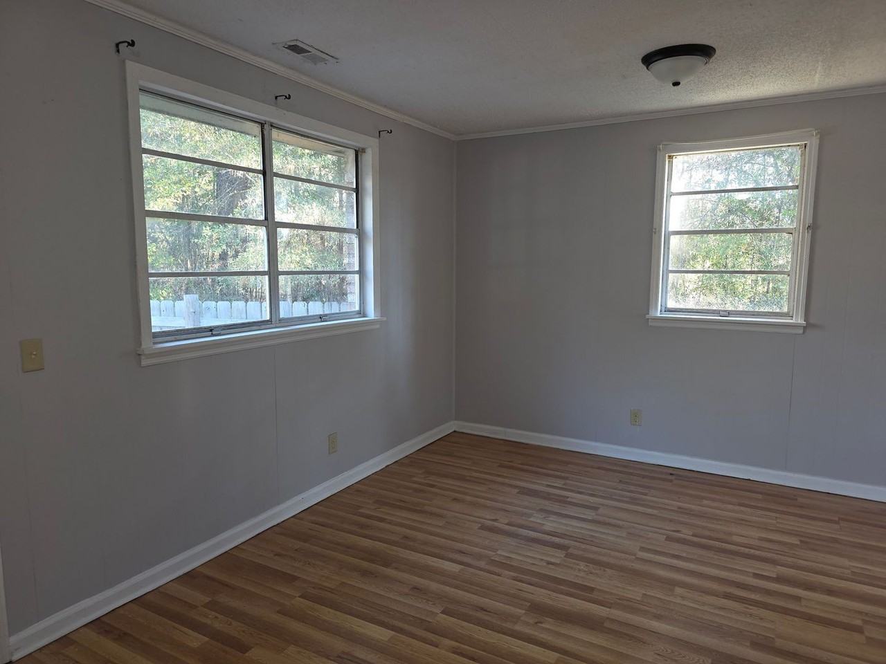 801 Bay Rd - Photo 4 of 8