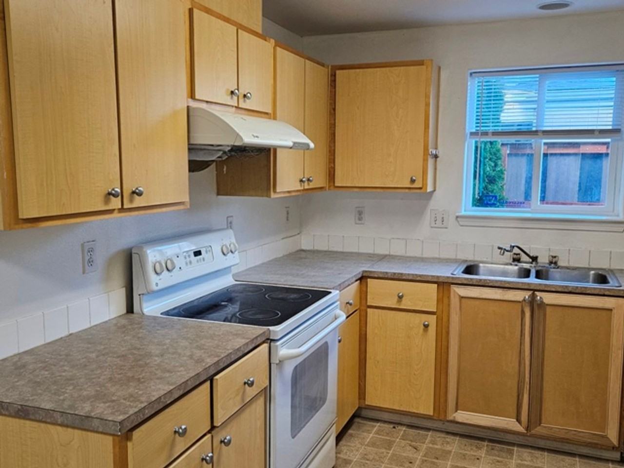 3038 Hollyridge Loop Ne - Photo 2 of 18