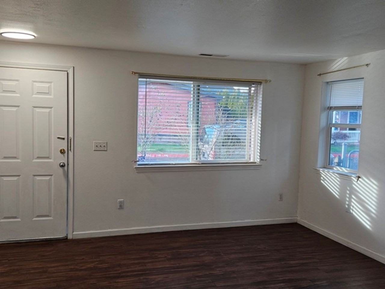 3038 Hollyridge Loop Ne - Photo 5 of 18