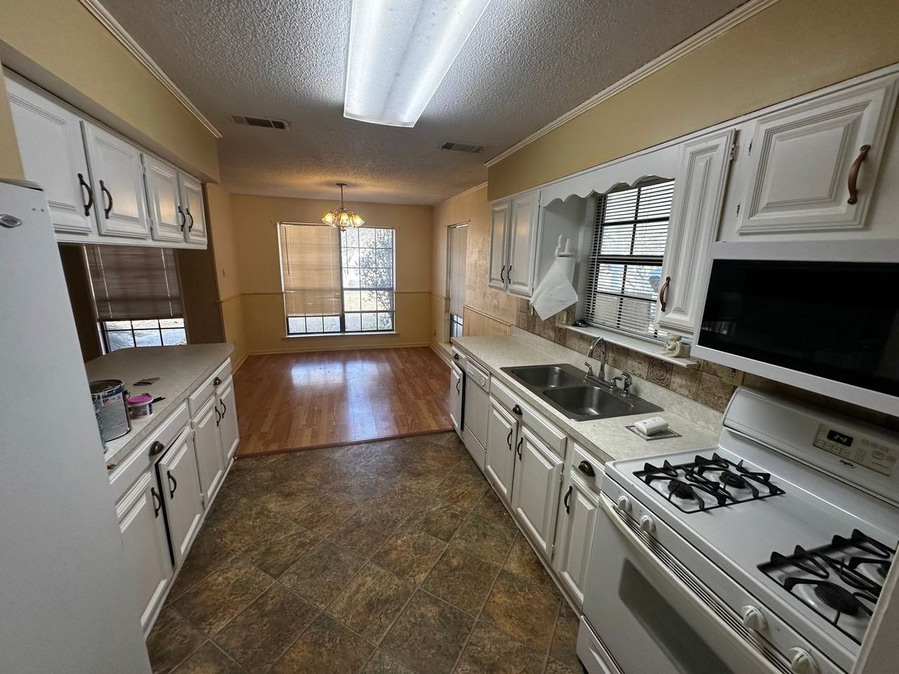 2107 Mallard St - Photo 3 of 29