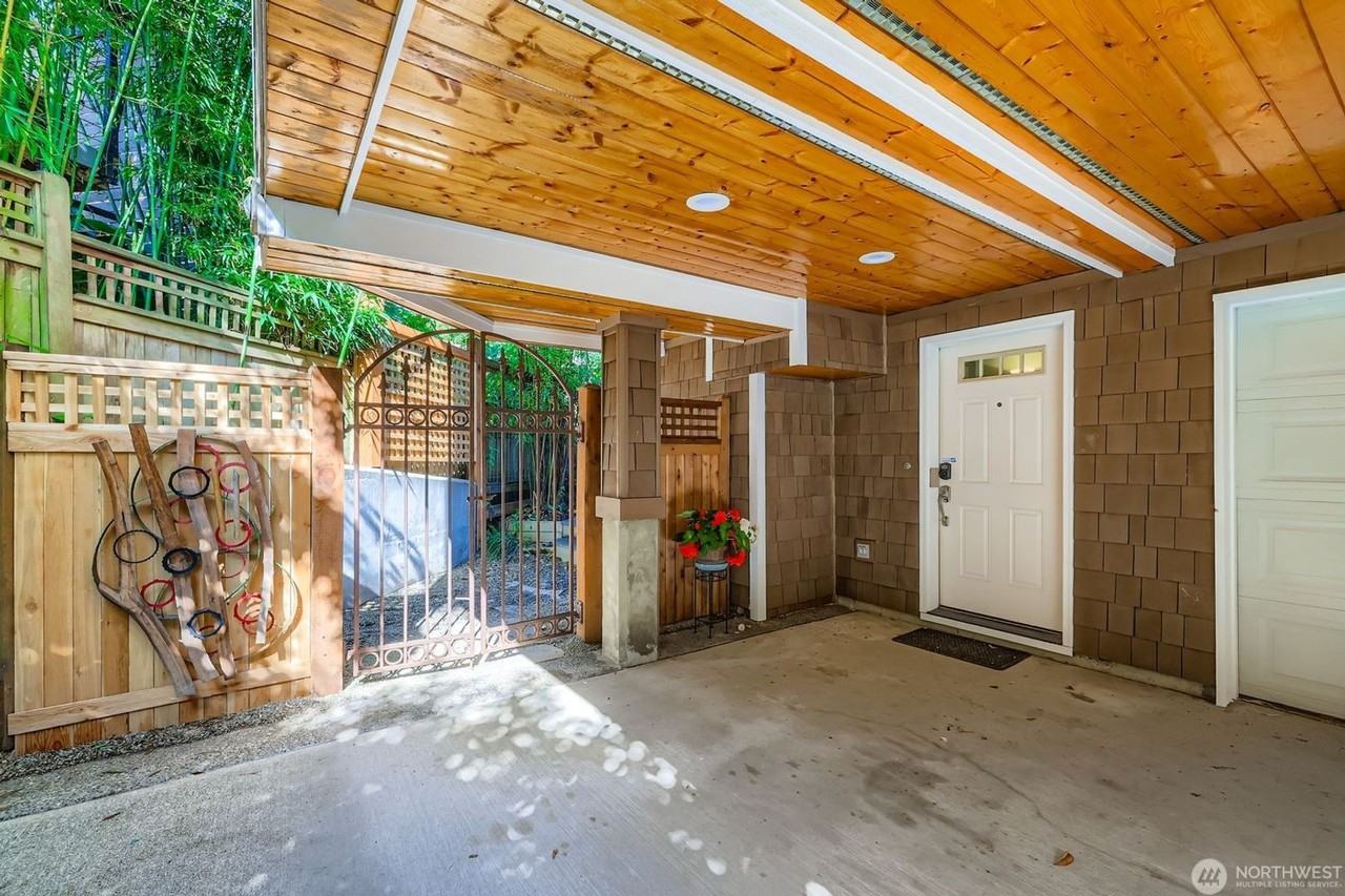 2622 E Madison St - Photo 3 of 38