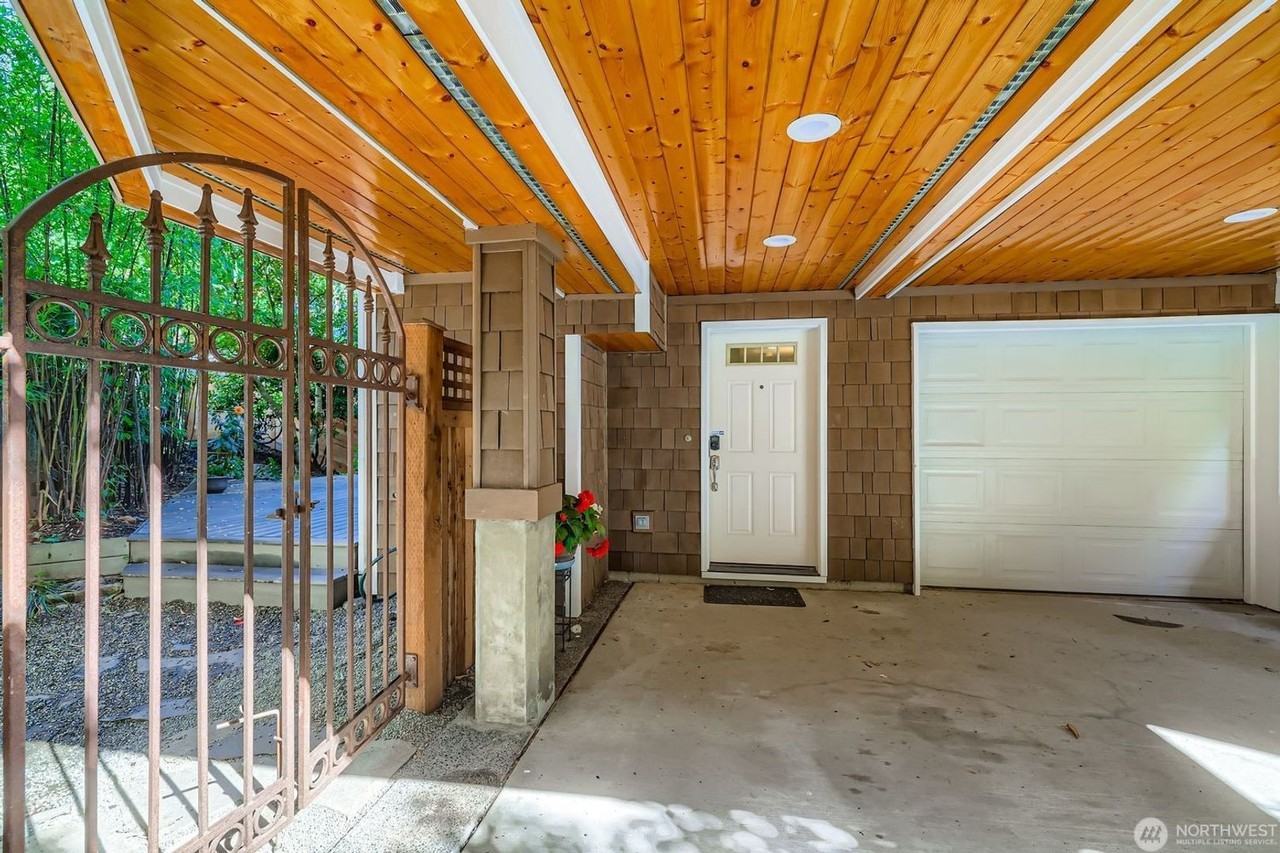 2622 E Madison St - Photo 4 of 38