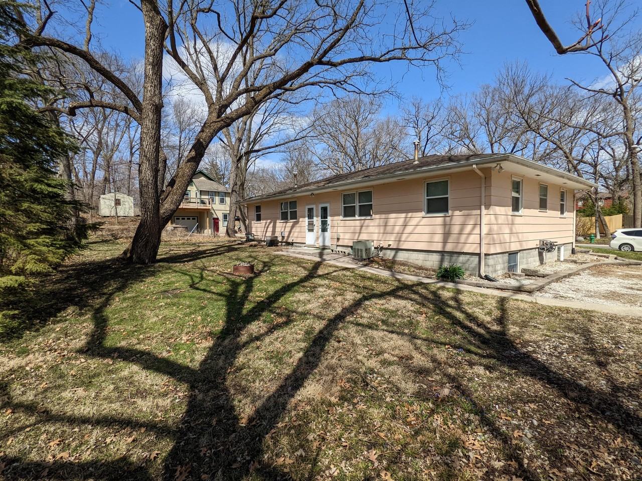 435 Hawthorne Ave #435 - Photo 3 of 3