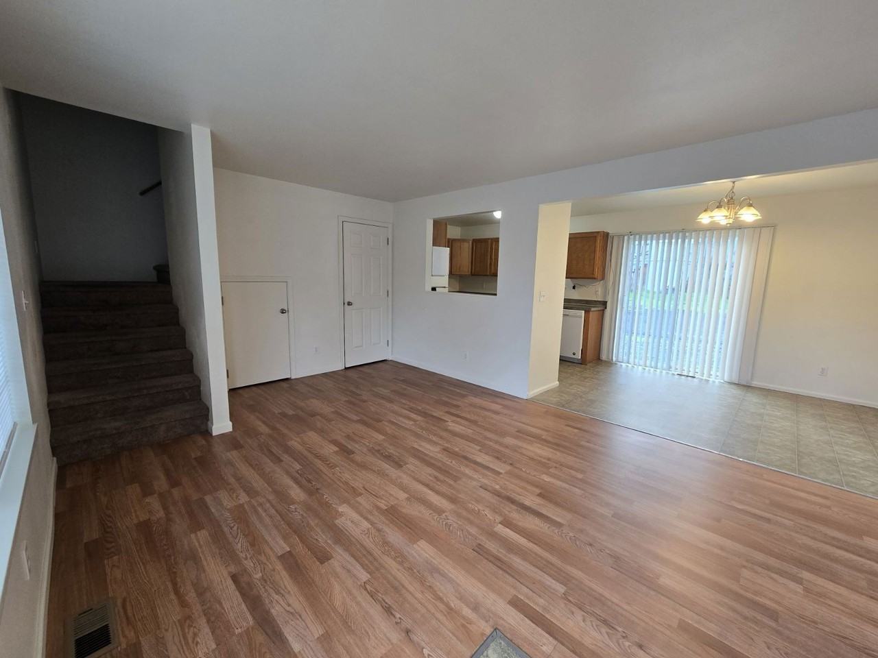 1914 Se Douglas Ave - Photo 3 of 18