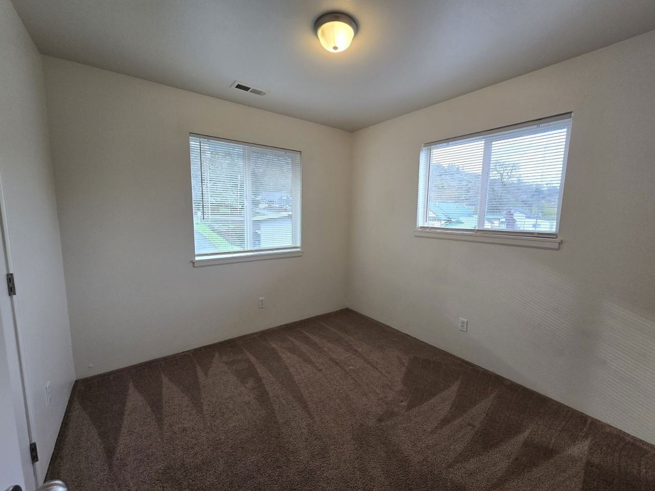 1914 Se Douglas Ave - Photo 5 of 18