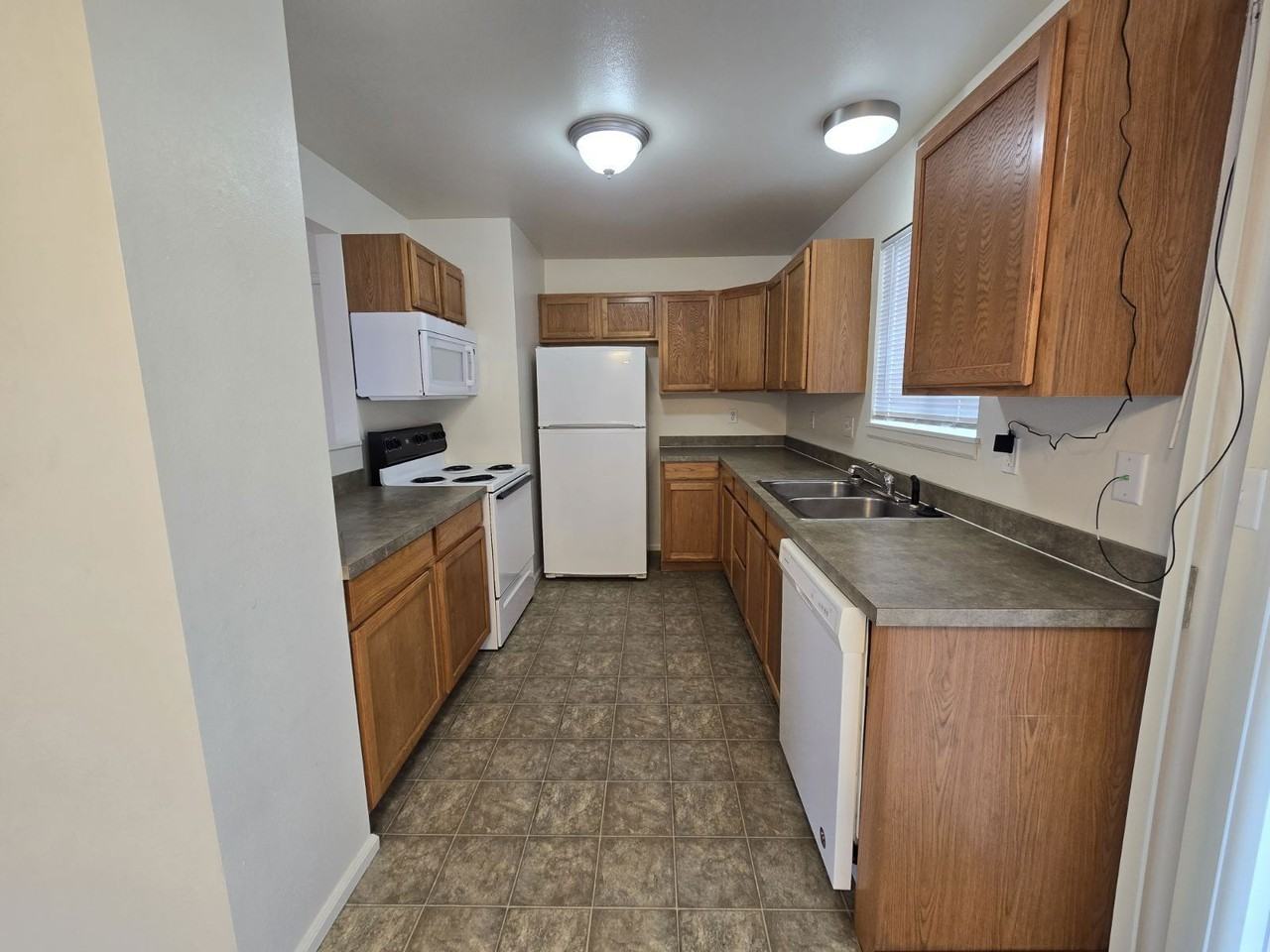 1914 Se Douglas Ave - Photo 6 of 18