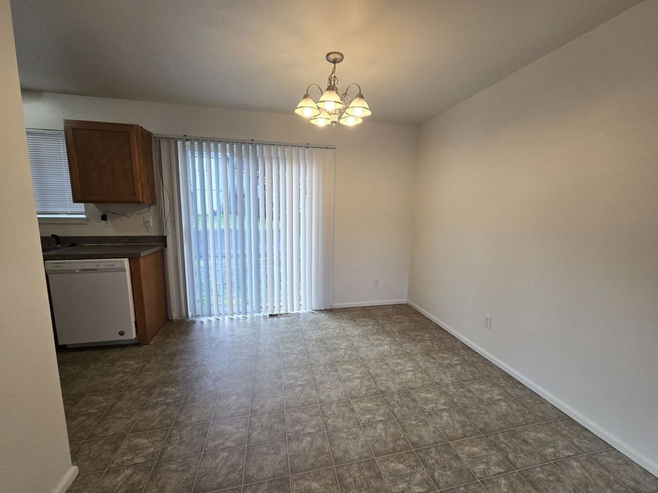 1914 Se Douglas Ave - Photo 7 of 18