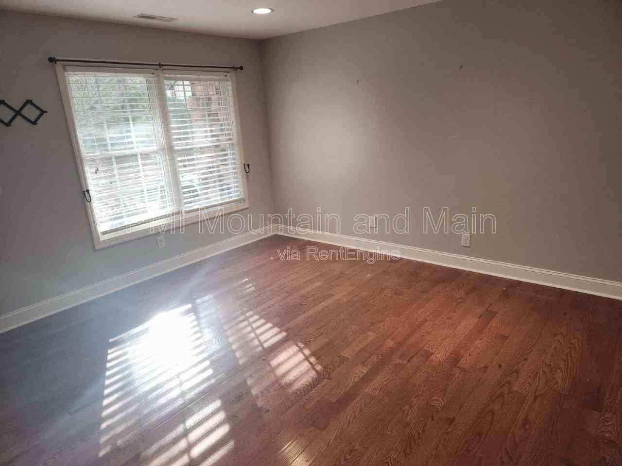 52 Kirby Rd - Photo 5 of 47