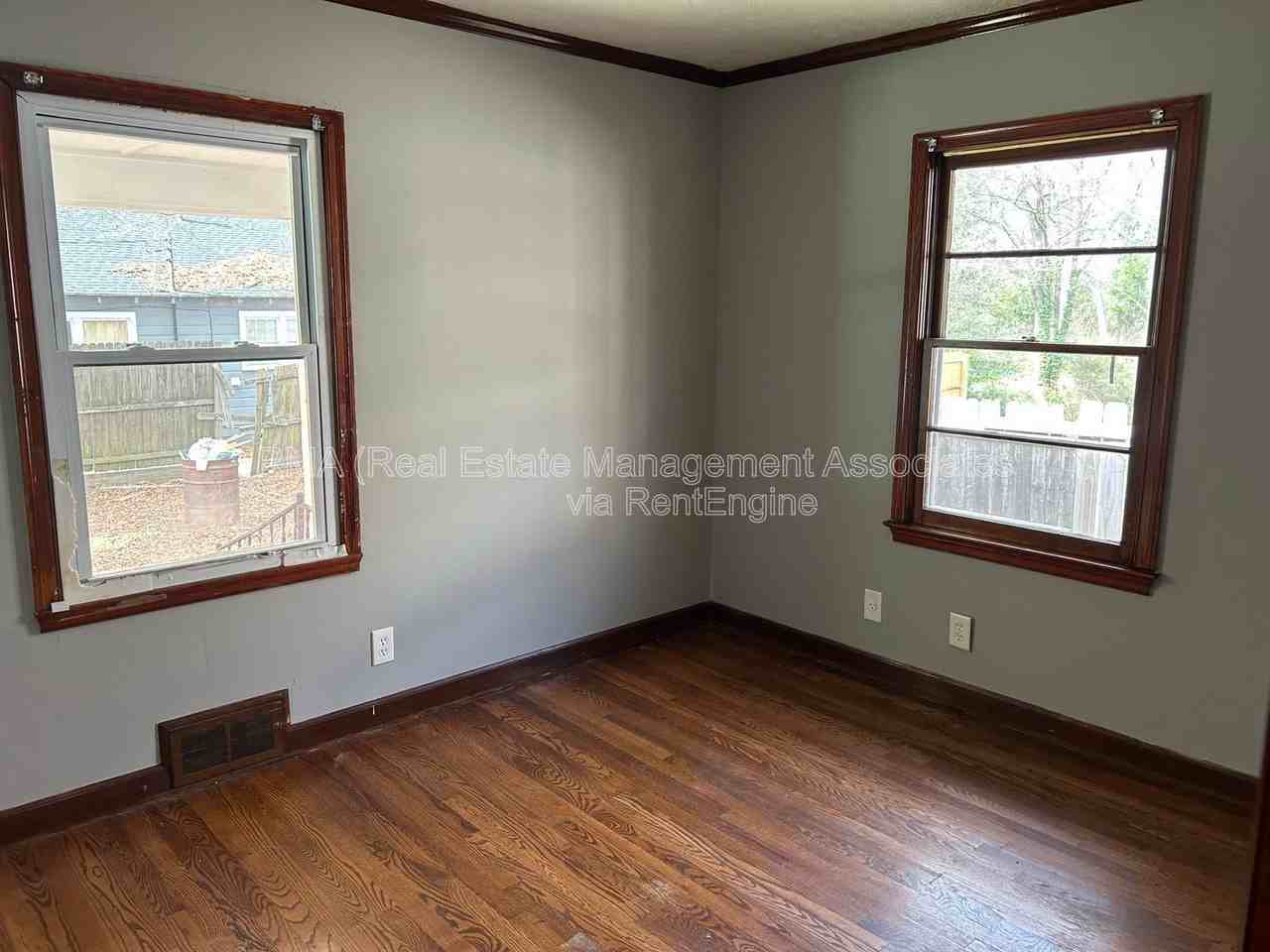 901 Ray St - Photo 4 of 8