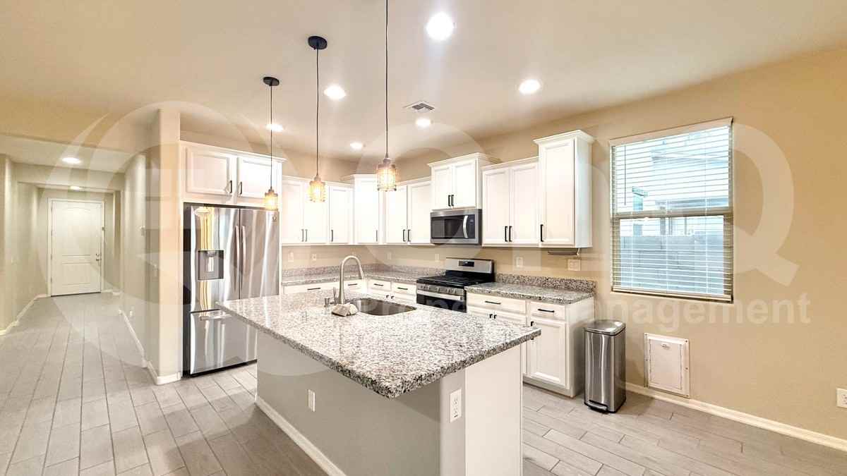 17371 W Superior Ave - Photo 4 of 29