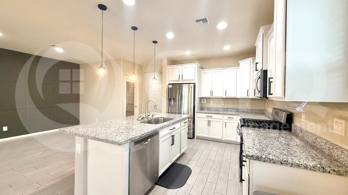 17371 W Superior Ave - Photo 5 of 29