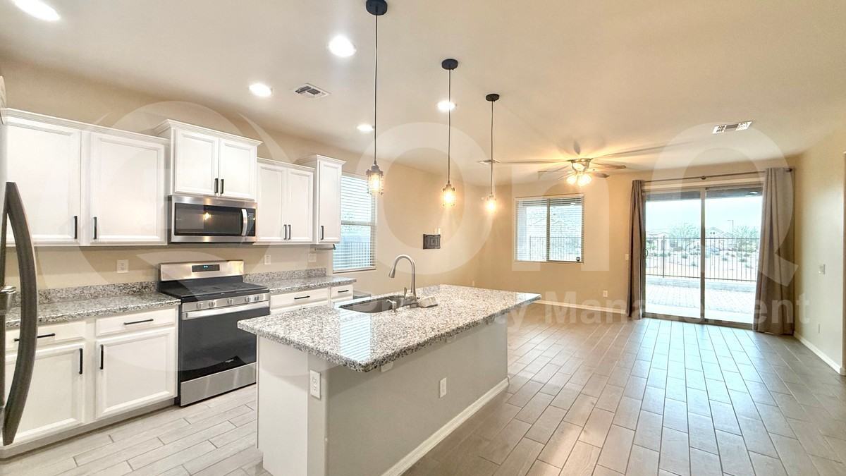 17371 W Superior Ave - Photo 7 of 29