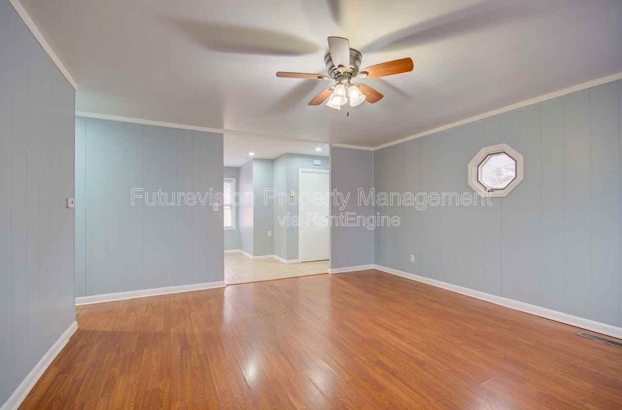 1600 Allen St - Photo 2 of 13