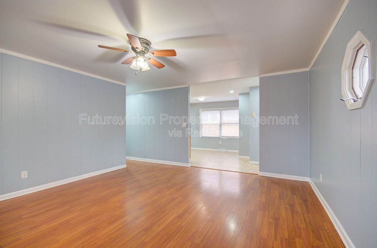 1600 Allen St - Photo 3 of 13