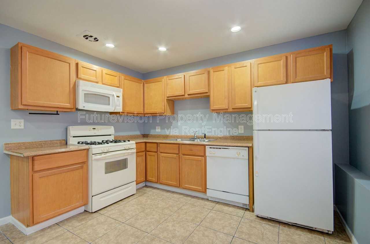 1600 Allen St - Photo 6 of 13