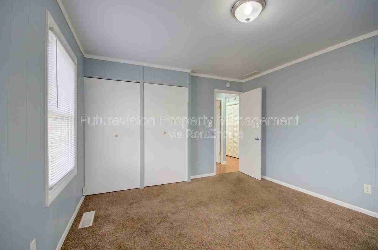 1600 Allen St - Photo 7 of 13