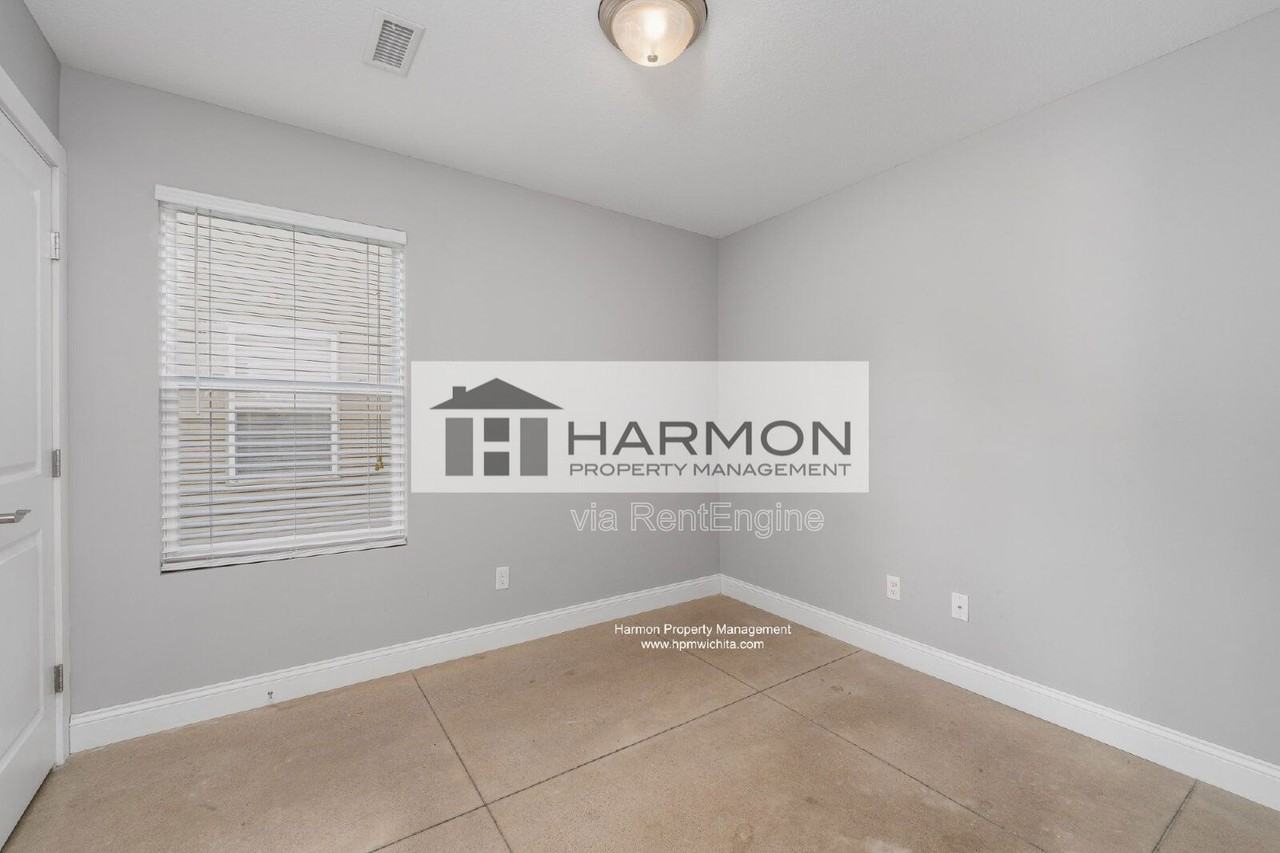 5326 N Hillside Ave #101 - Photo 7 of 14