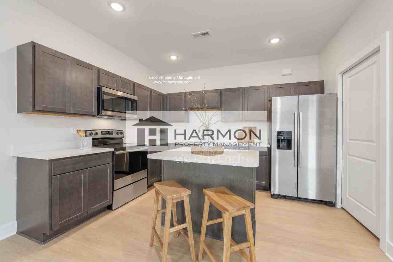 2056 N Reece Ct - Photo 3 of 15