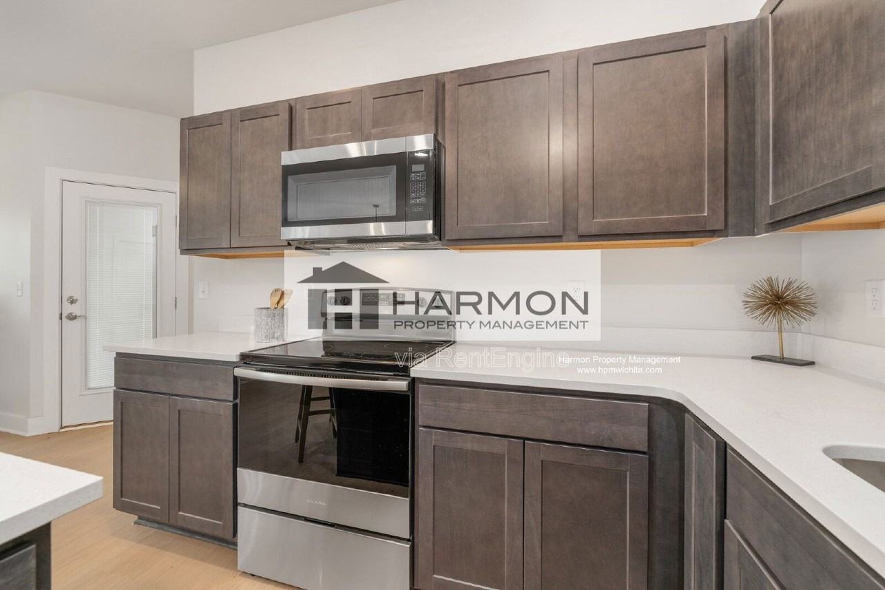 2056 N Reece Ct - Photo 4 of 15