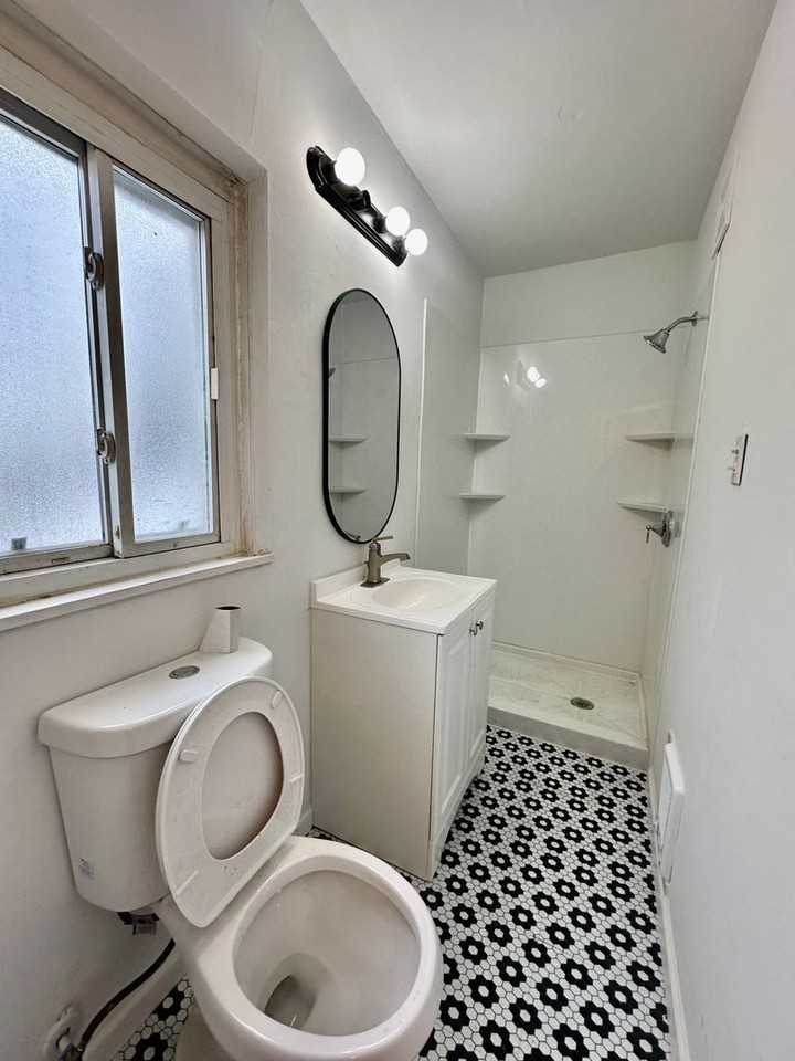 3016 Mary St - Photo 3 of 8