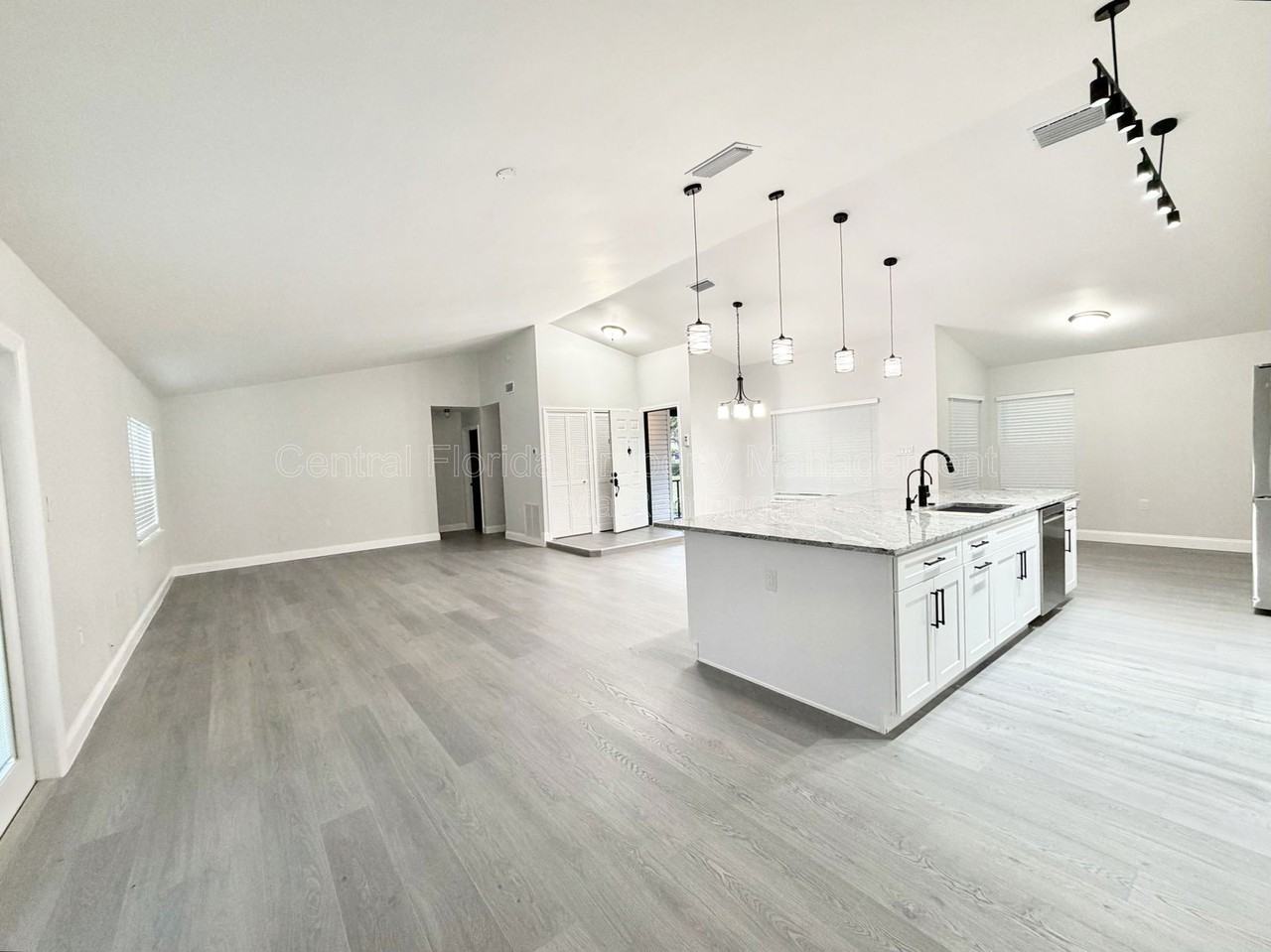 1080 W Riviera Blvd - Photo 4 of 23