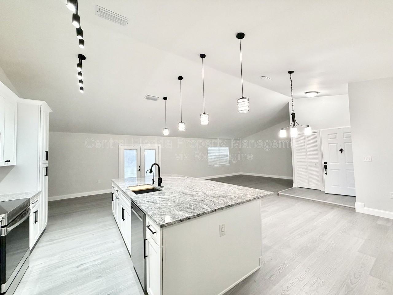 1080 W Riviera Blvd - Photo 5 of 23