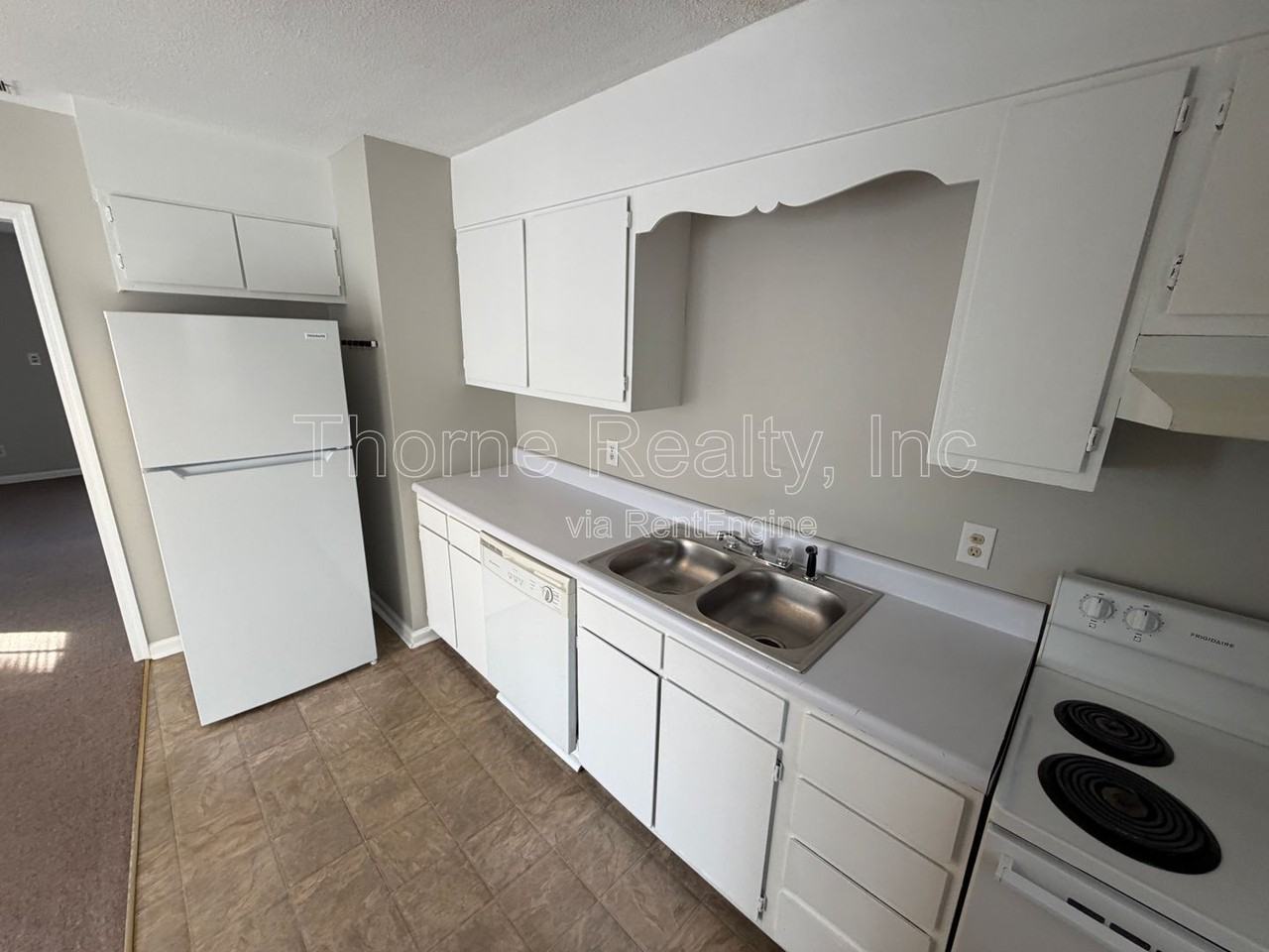 2247 Sherwood Ave - Photo 4 of 14